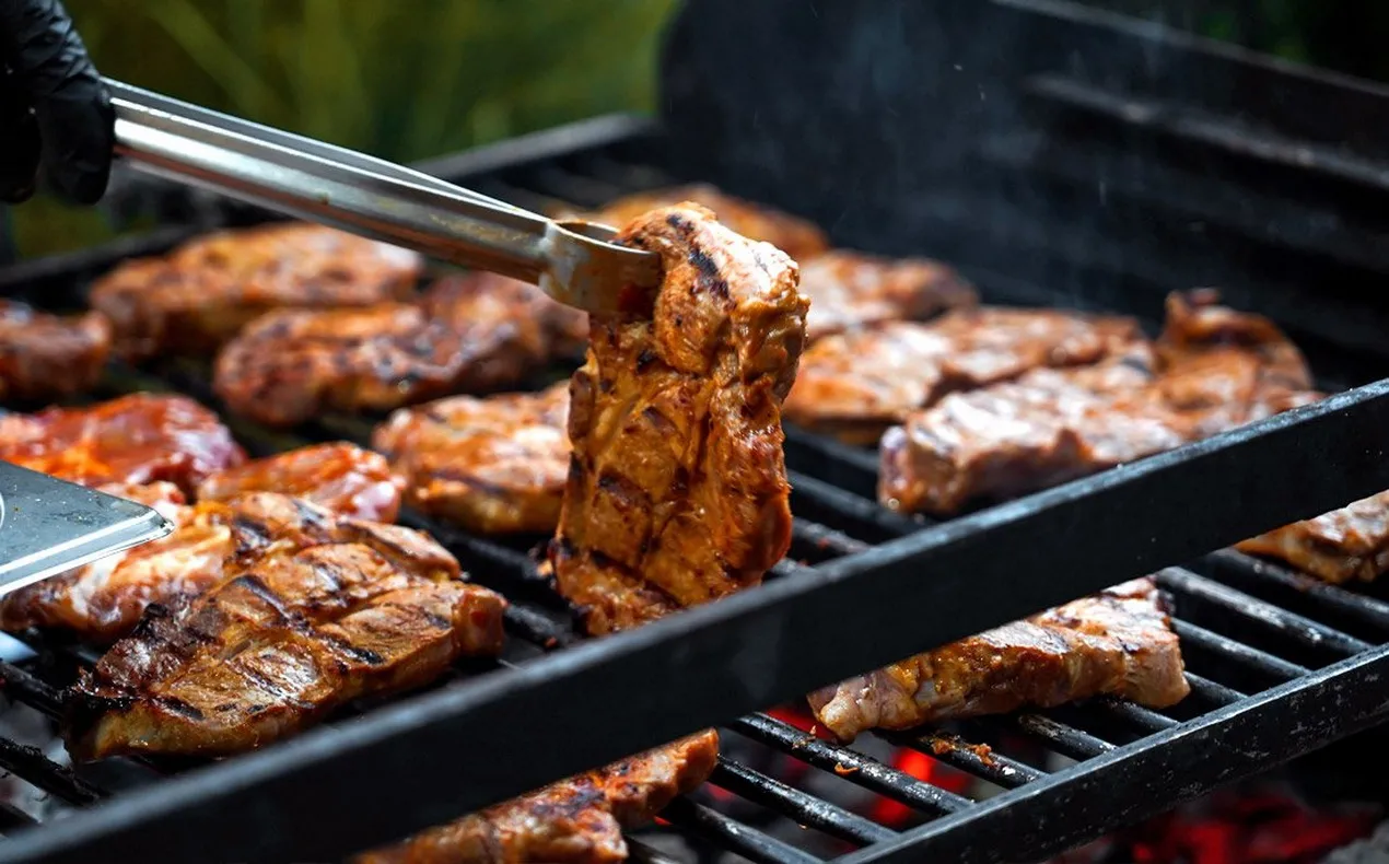 Сравнение грилей: Broil King Baron S 490 IR и Napoleon Rogue SE 525