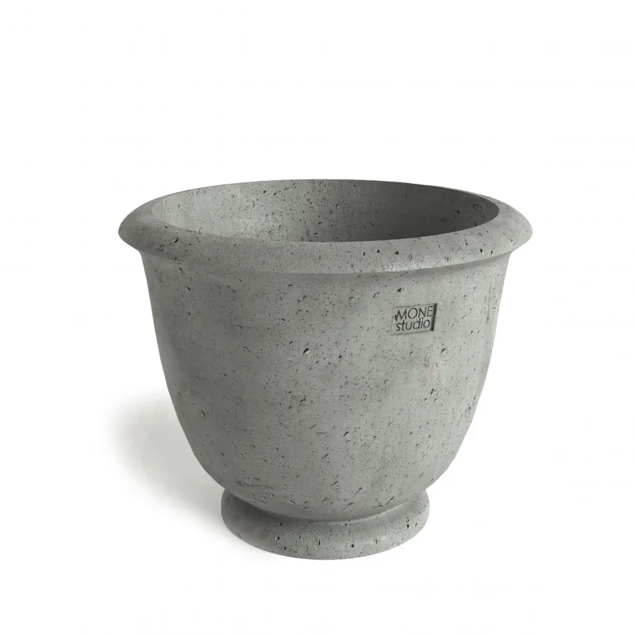 Уличный бетонный вазон Mone Carmen